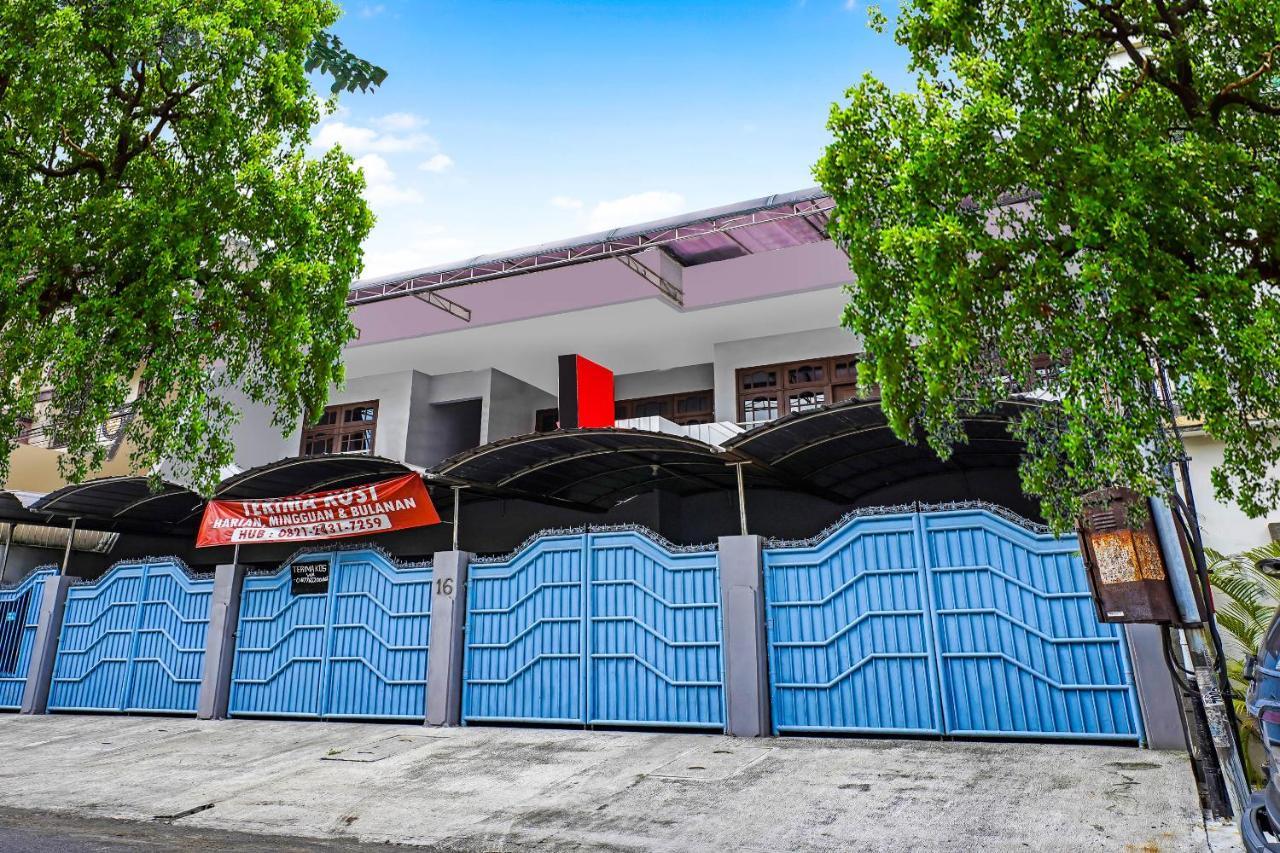 Oyo 90891 Parang Kusumo Residence Krembangan Kültér fotó