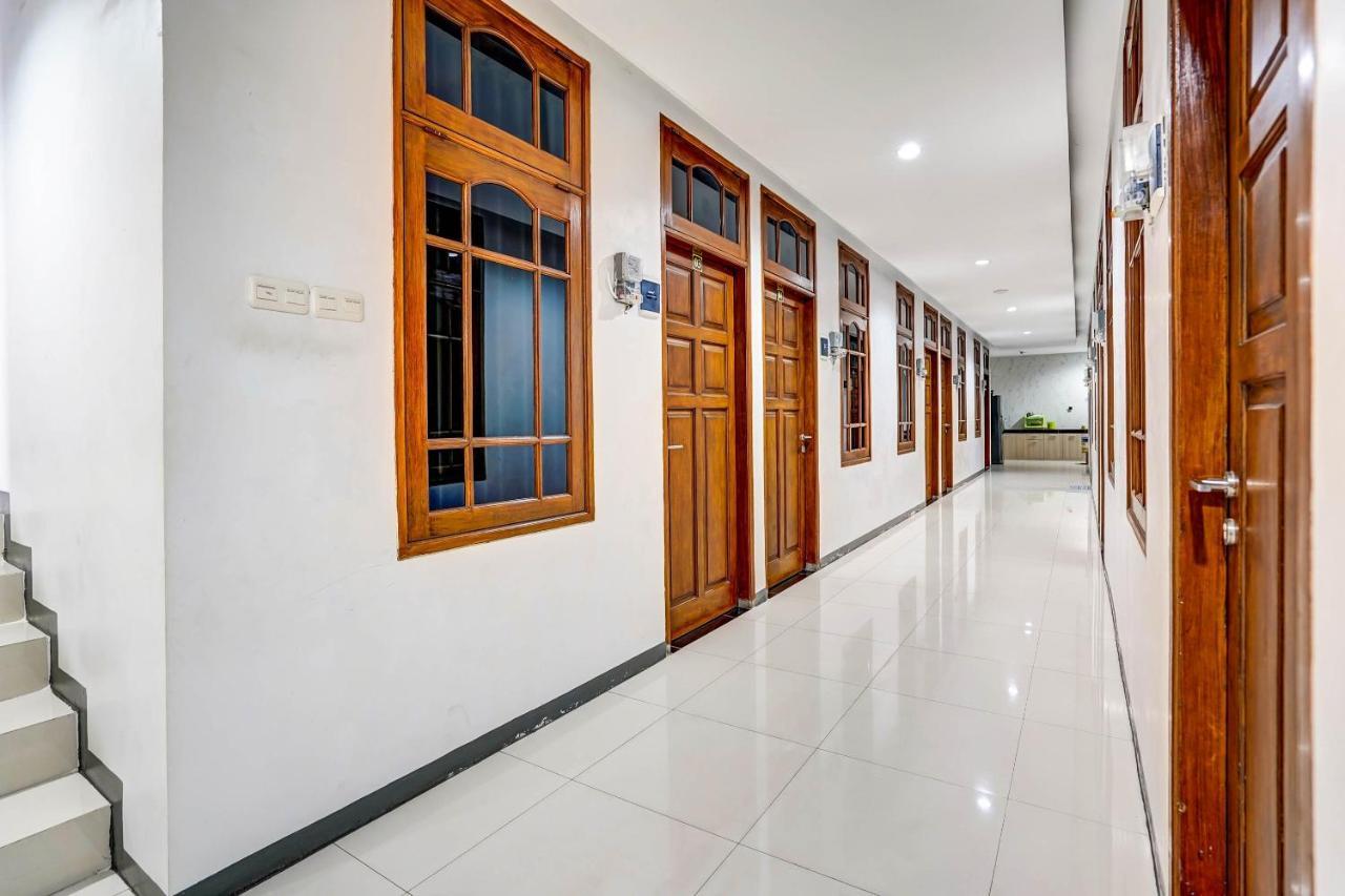 Oyo 90891 Parang Kusumo Residence Krembangan Kültér fotó