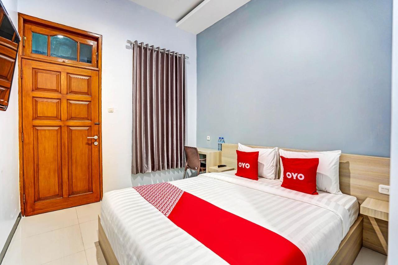 Oyo 90891 Parang Kusumo Residence Krembangan Kültér fotó