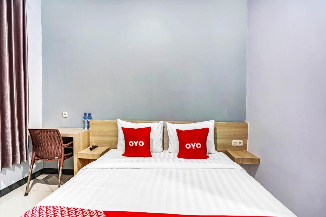 Oyo 90891 Parang Kusumo Residence Krembangan Kültér fotó