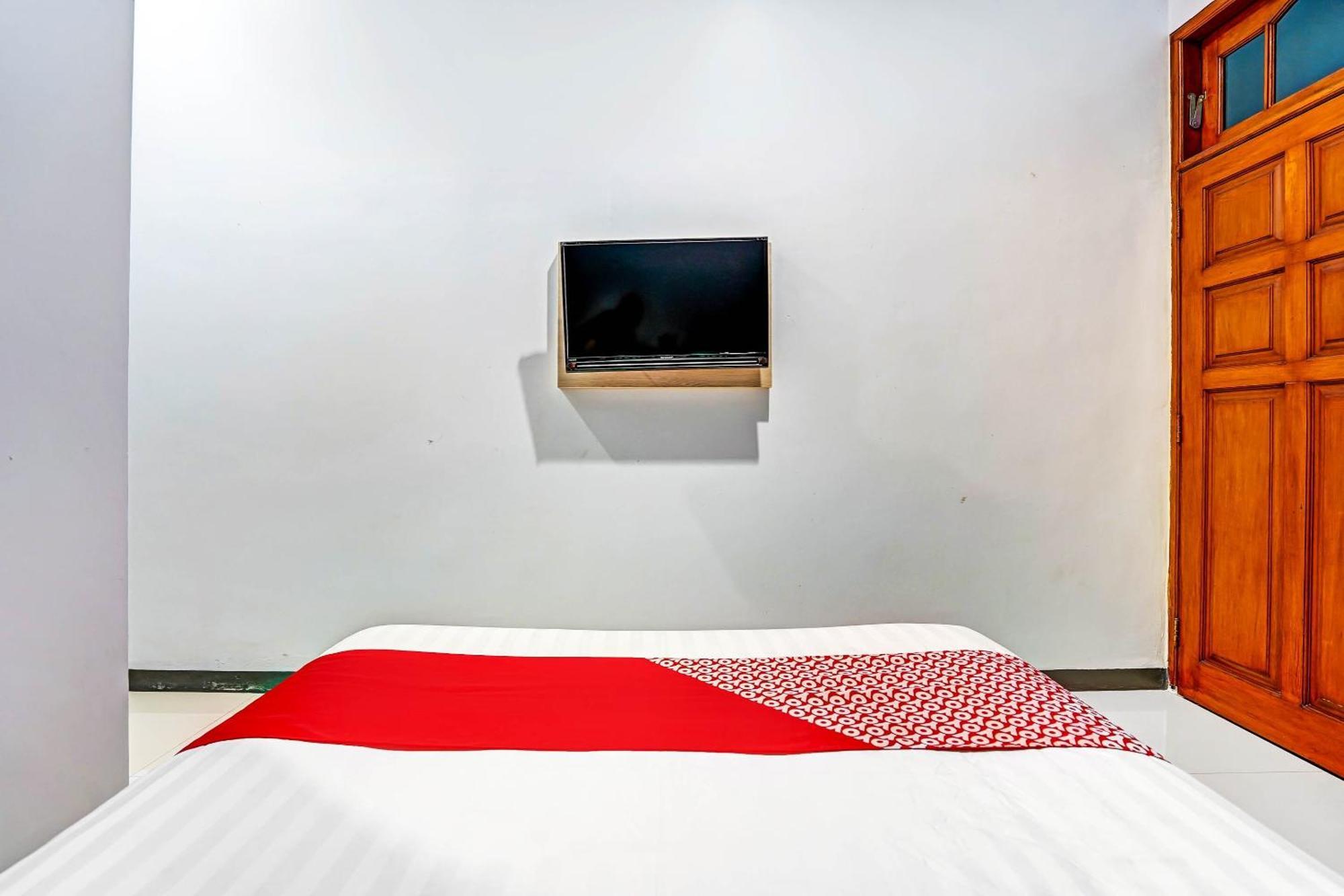 Oyo 90891 Parang Kusumo Residence Krembangan Kültér fotó