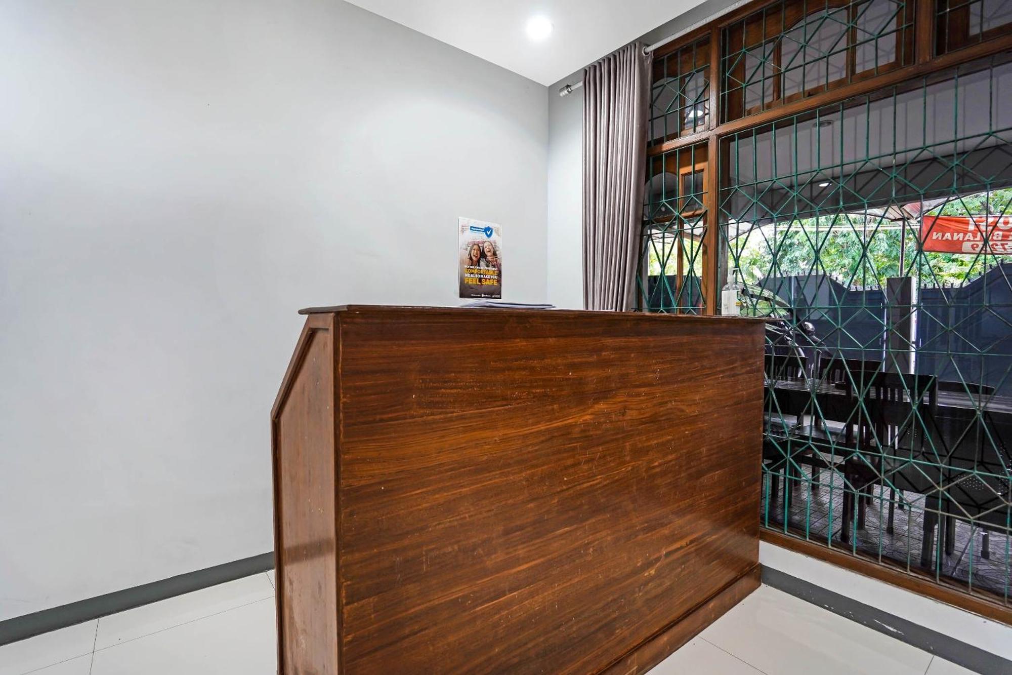 Oyo 90891 Parang Kusumo Residence Krembangan Kültér fotó